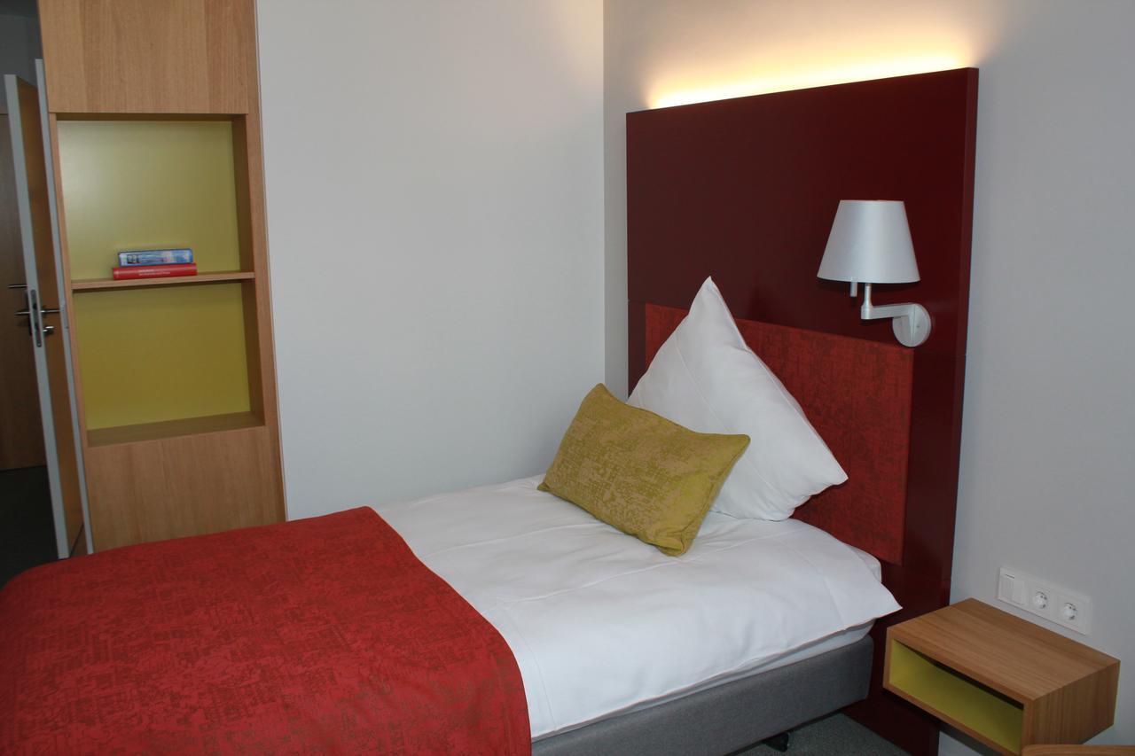 Katholisch-Soziales Institut Hotel Siegburg Bagian luar foto
